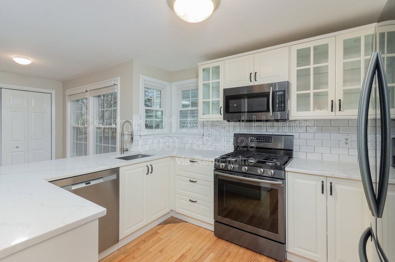 7579 Cross Gate Ln - Photo 6 of 38
