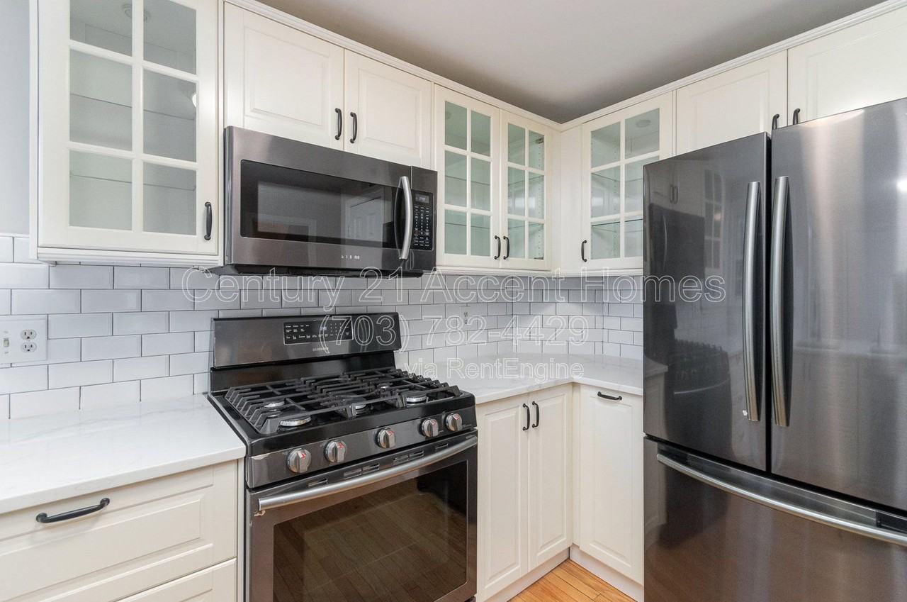 7579 Cross Gate Ln - Photo 7 of 38