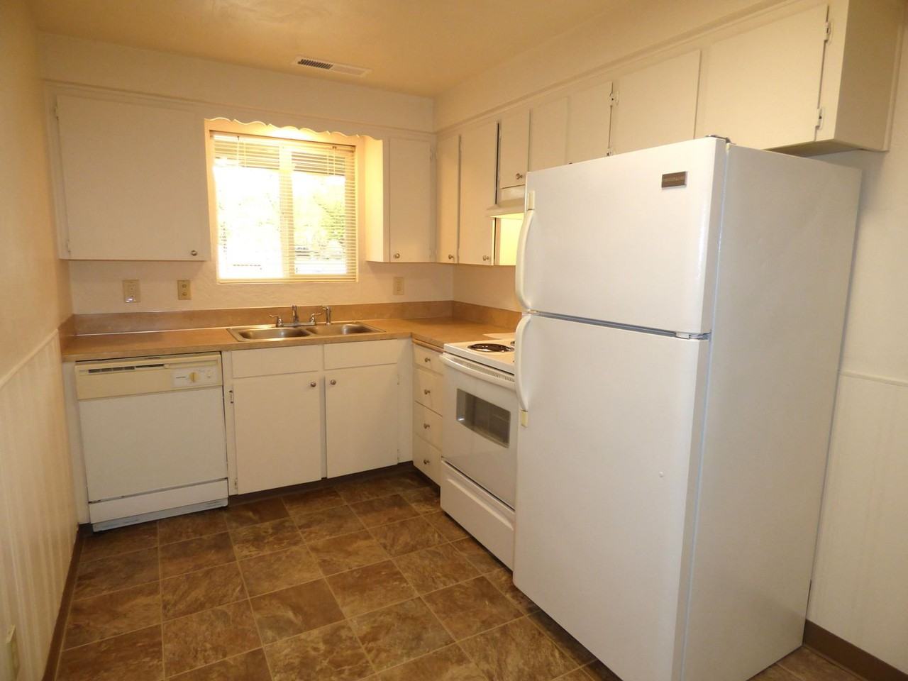3962 Liberty Rd S - Photo 7 of 33