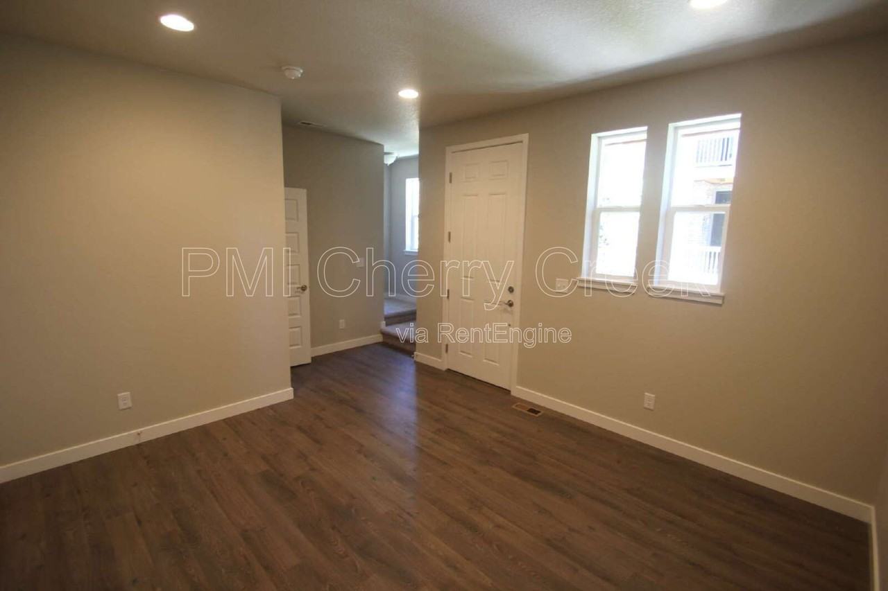 2406 S Troy Ct - Photo 3 of 50