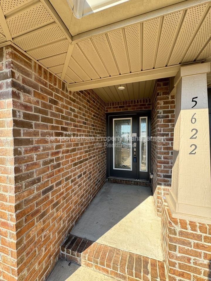 5622 Burr St - Photo 2 of 21