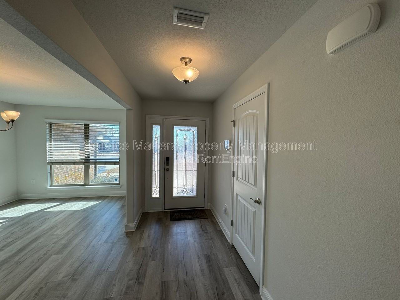5622 Burr St - Photo 3 of 21