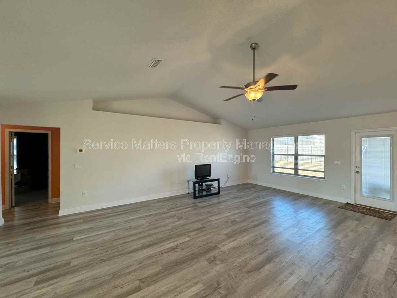 5622 Burr St - Photo 4 of 21