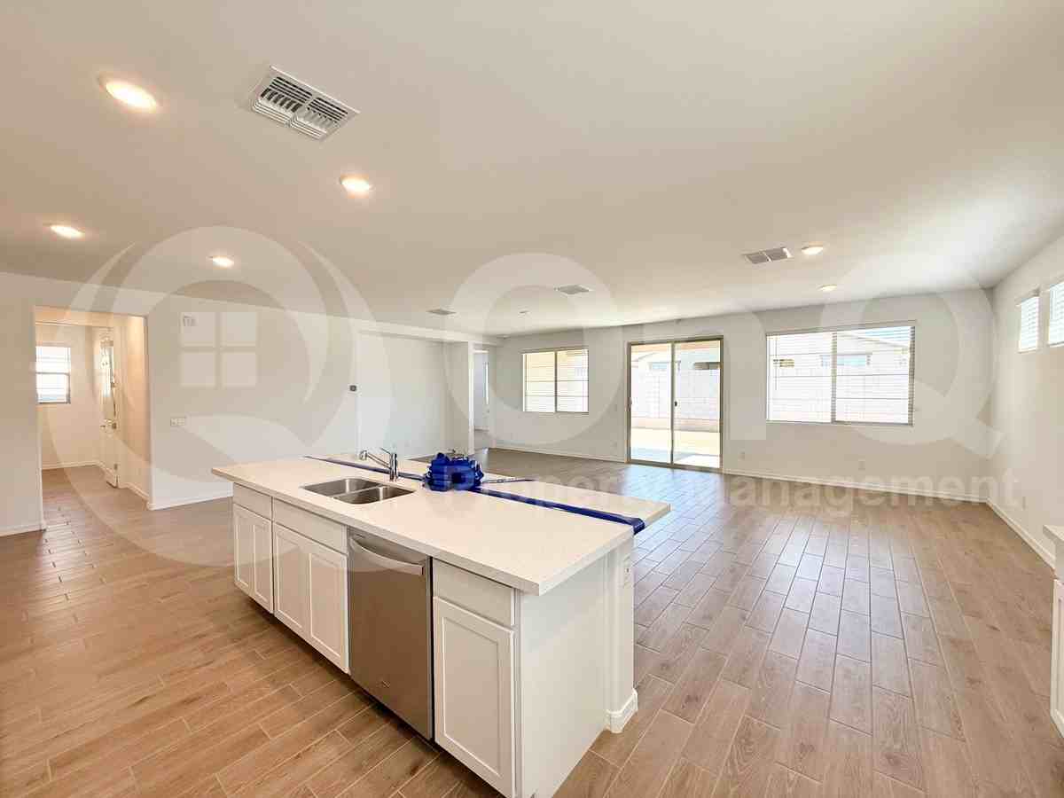 22813 E Starflower Dr - Photo 5 of 22