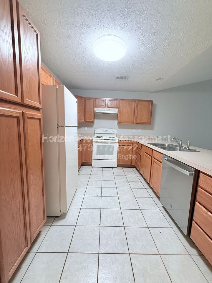 4003 Hidden Hollow Dr - Photo 4 of 23