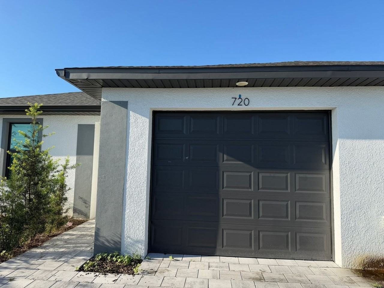 720 Se 8th Ter - Photo 2 of 34