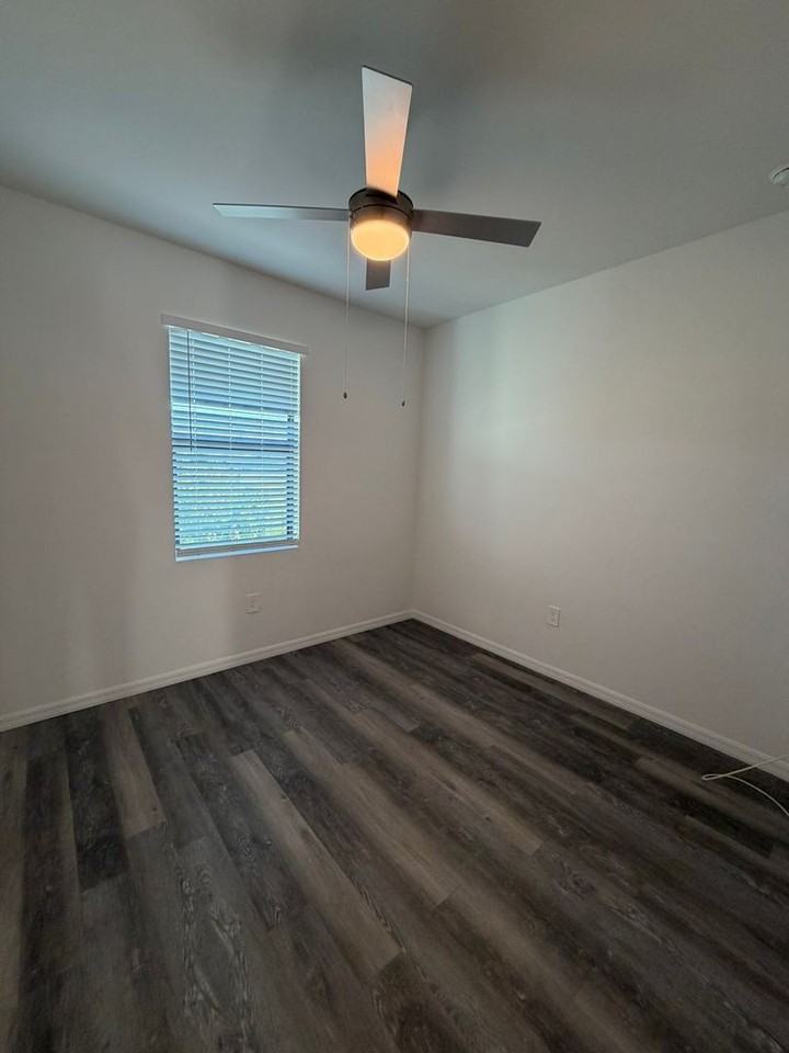 720 Se 8th Ter - Photo 4 of 34