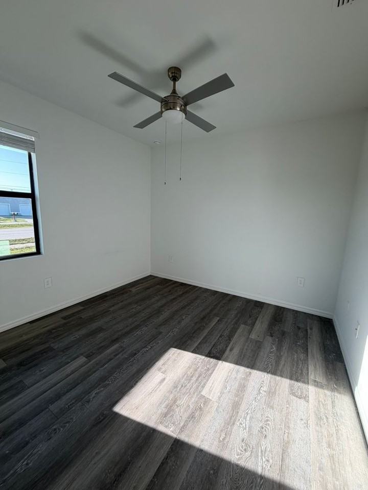 720 Se 8th Ter - Photo 6 of 34