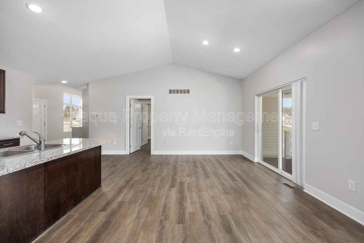 1368 S Village Cir - Photo 3 of 23