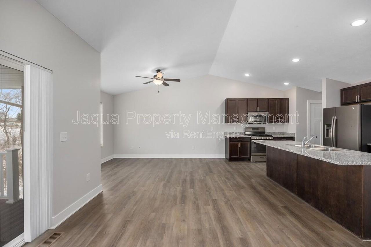 1368 S Village Cir - Photo 4 of 23