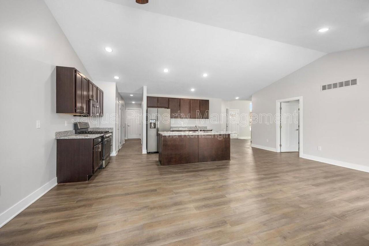 1368 S Village Cir - Photo 5 of 23
