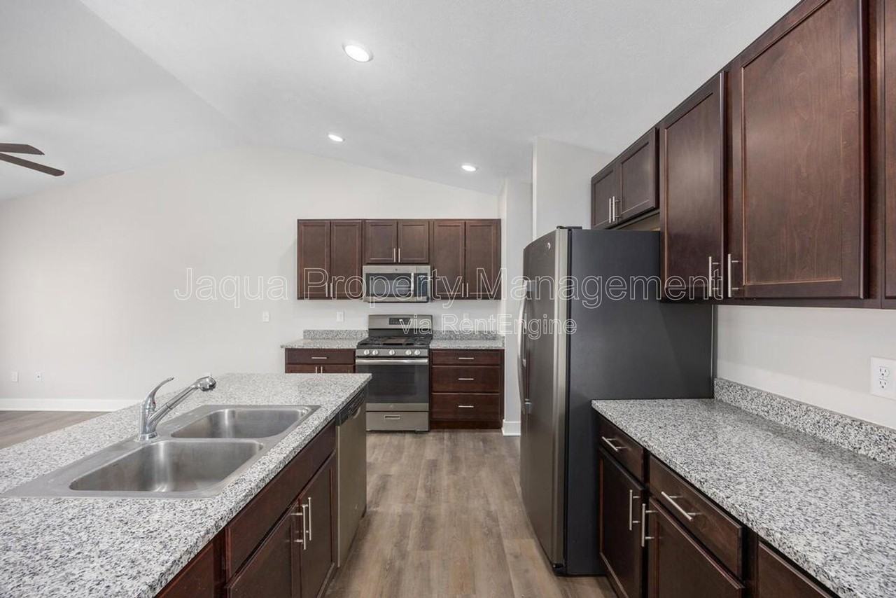 1368 S Village Cir - Photo 6 of 23