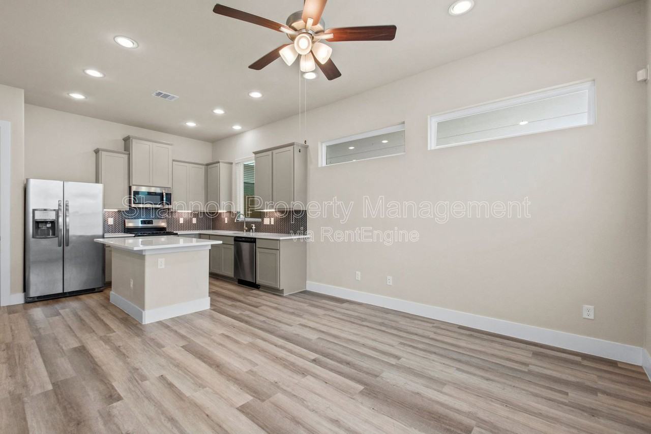 9012 Lonestar Creekbend Ln - Photo 5 of 33