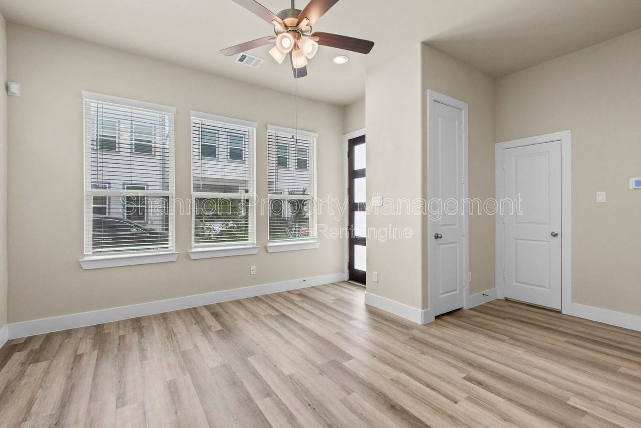 9012 Lonestar Creekbend Ln - Photo 6 of 33