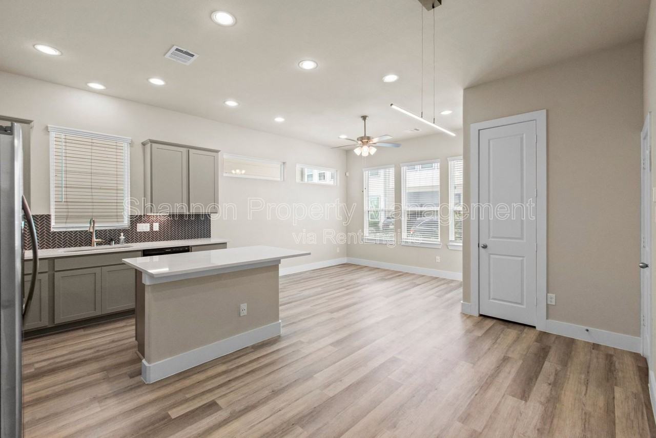 9012 Lonestar Creekbend Ln - Photo 7 of 33