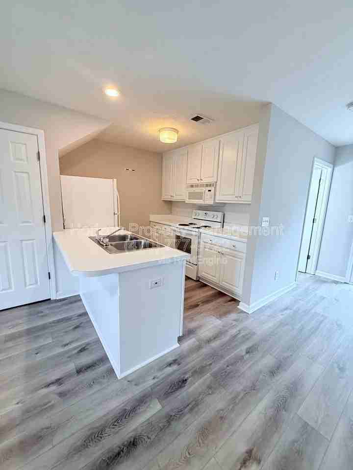 2816 Florence Dr - Photo 3 of 15
