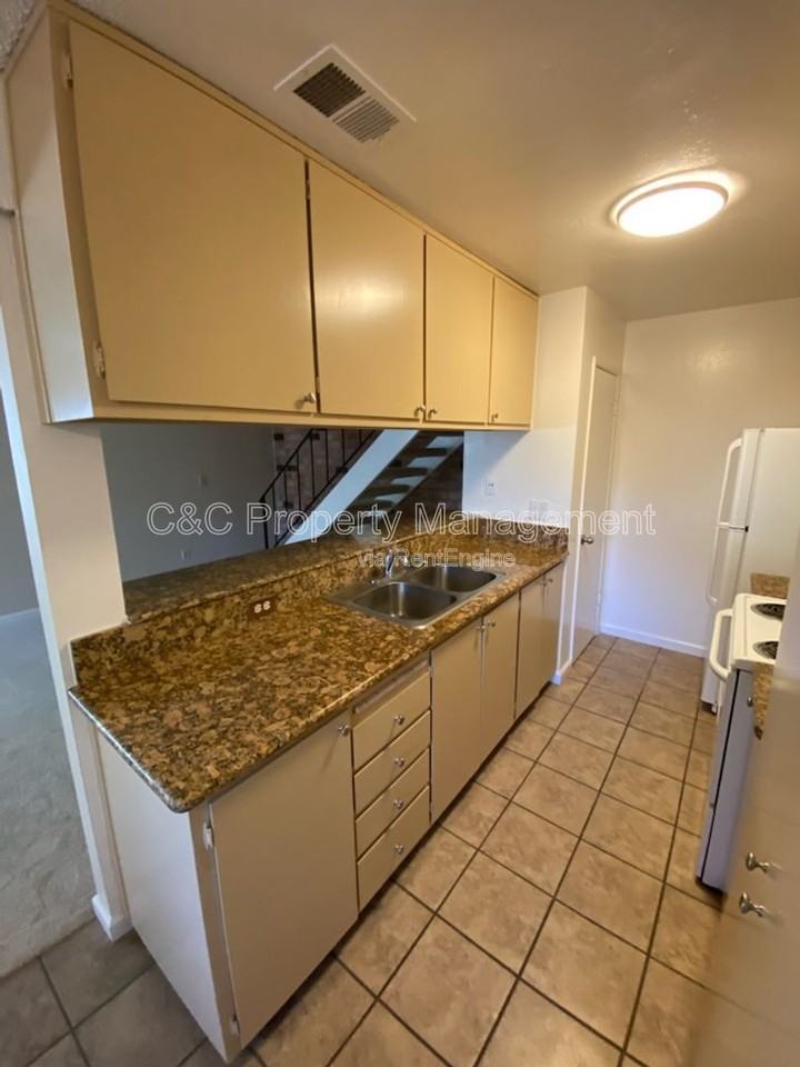 1864 Roca Ct - Photo 3 of 5