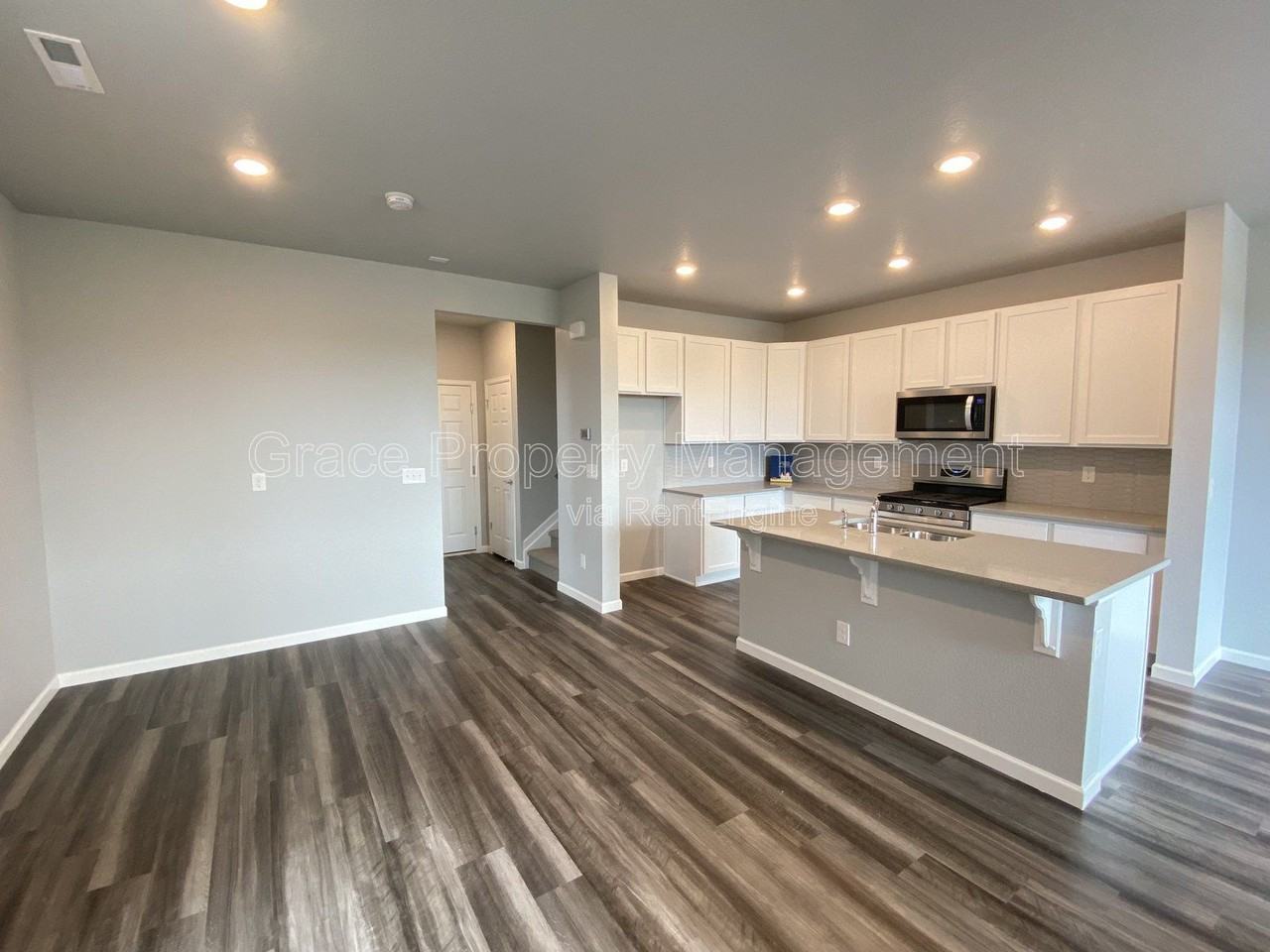 191 Ambrose St - Photo 2 of 31