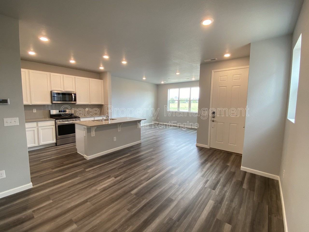 191 Ambrose St - Photo 3 of 31