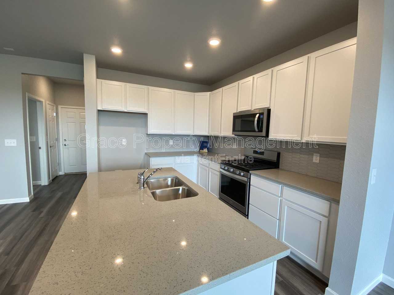 191 Ambrose St - Photo 5 of 31