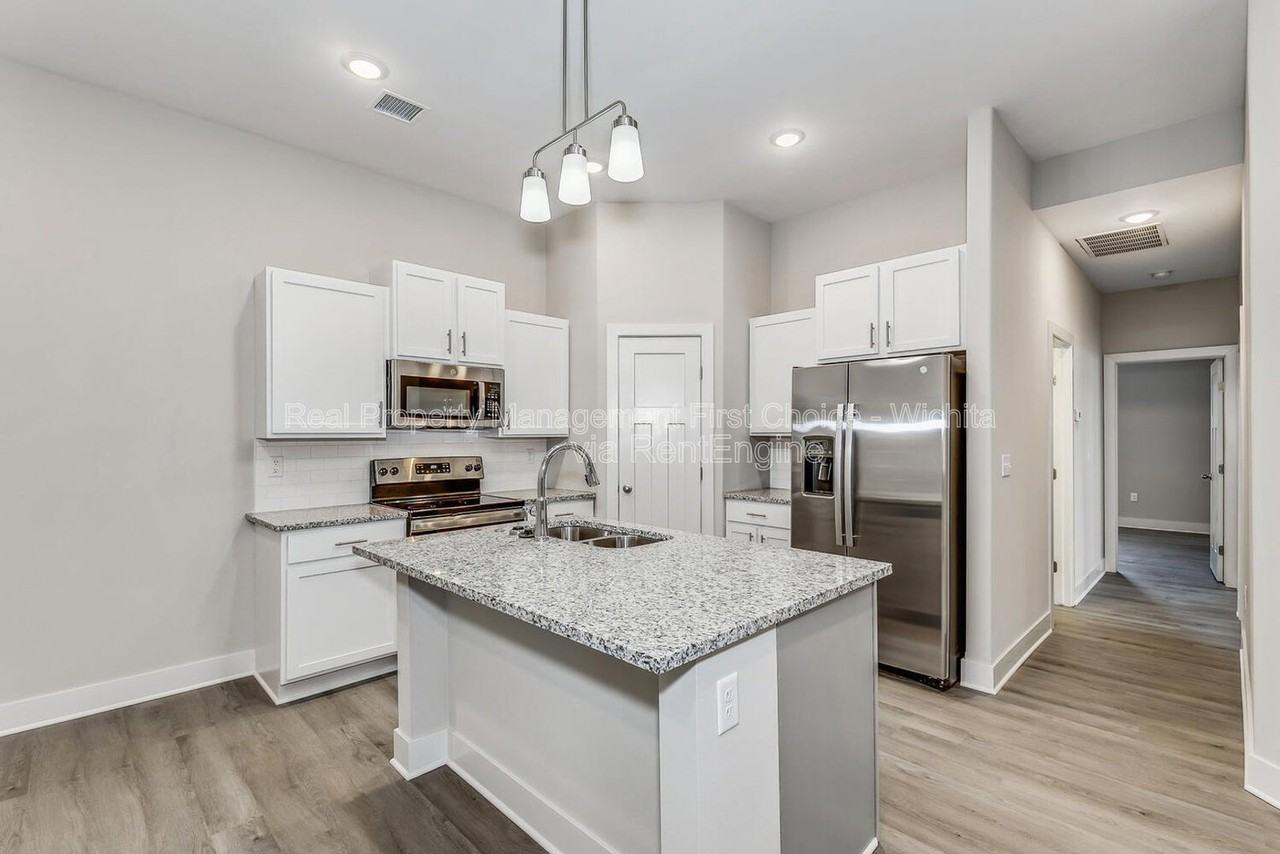 3413 W 45th St S - Photo 3 of 22