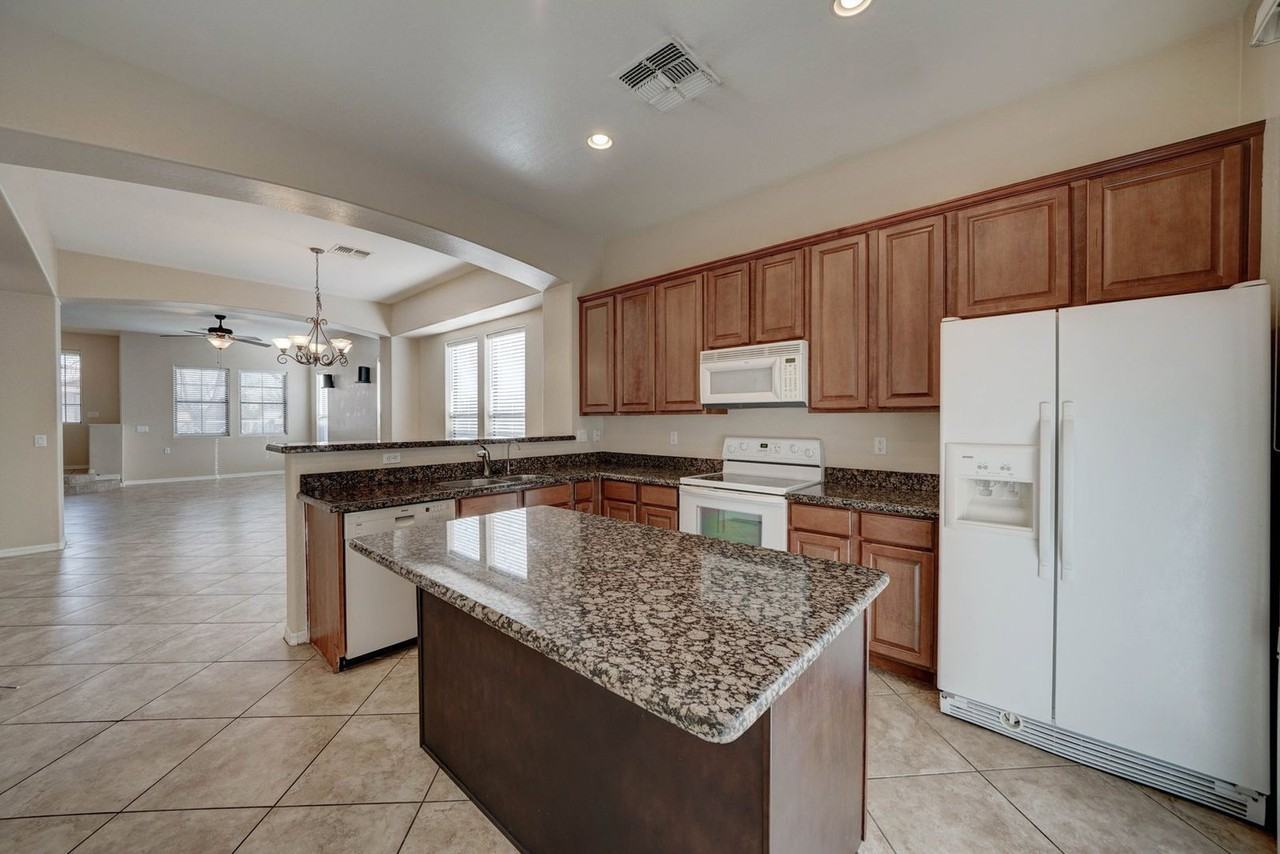 1483 W Homestead Ct - Photo 2 of 35