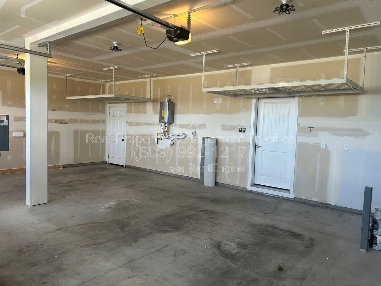 671 Hunter St - Photo 3 of 11