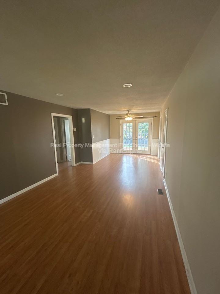 705 S Vassar St - Photo 3 of 20