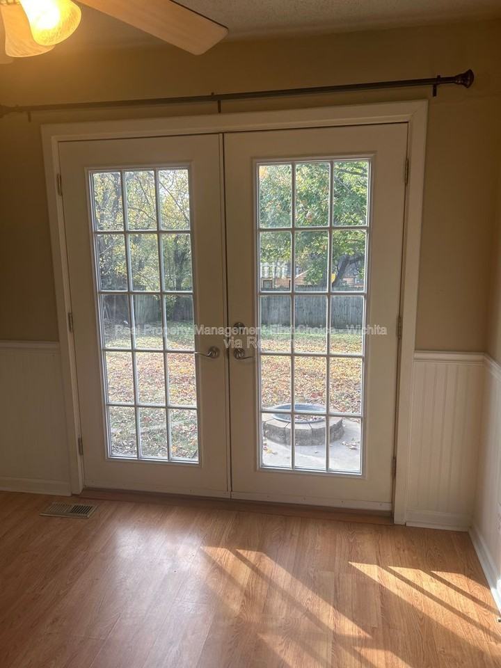 705 S Vassar St - Photo 5 of 20