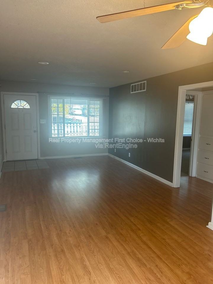 705 S Vassar St - Photo 6 of 20