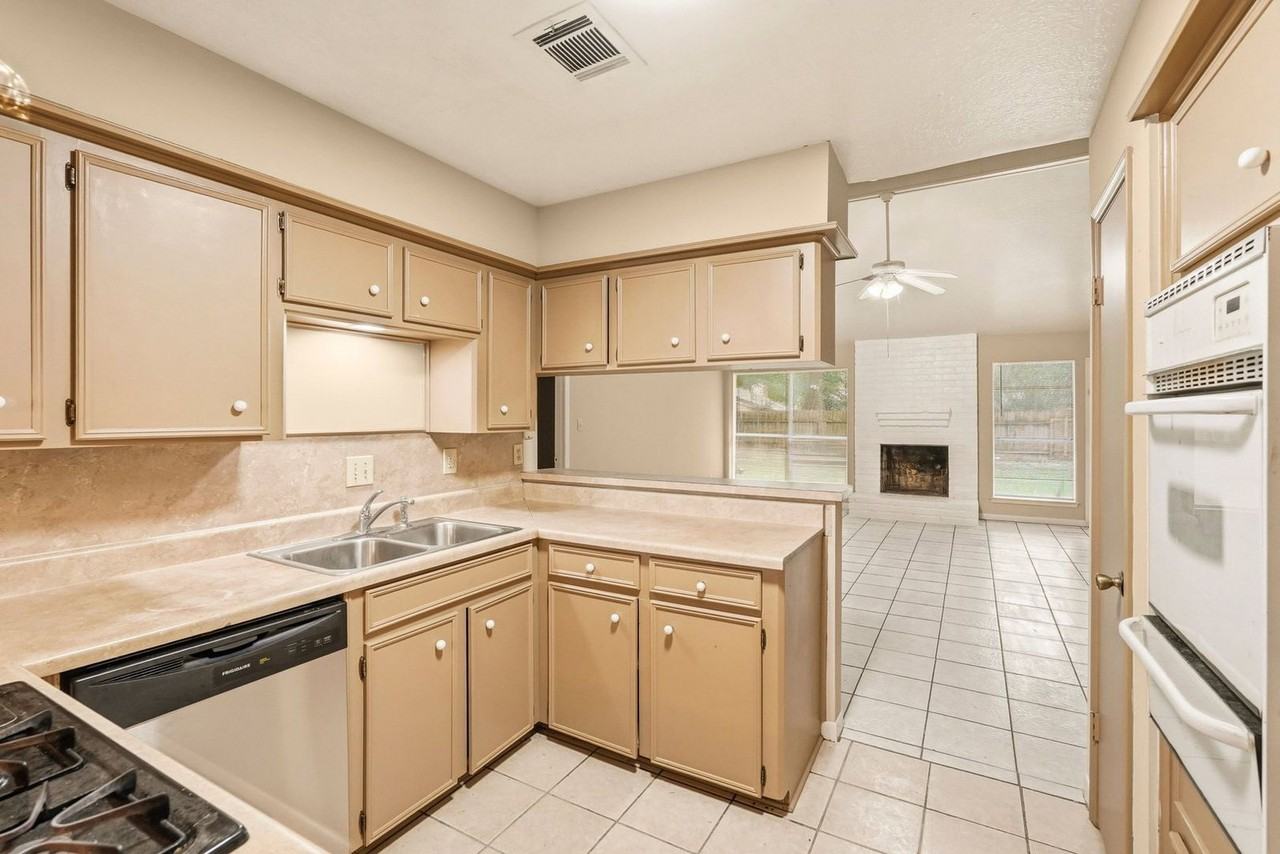 823 Red Rock Canyon Dr - Photo 6 of 24