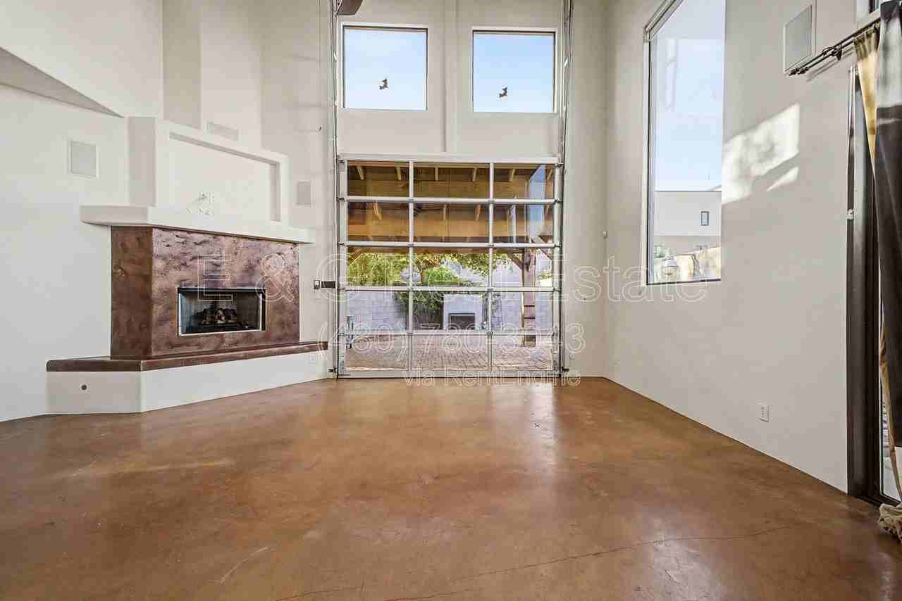 304 S Wilson St - Photo 5 of 50