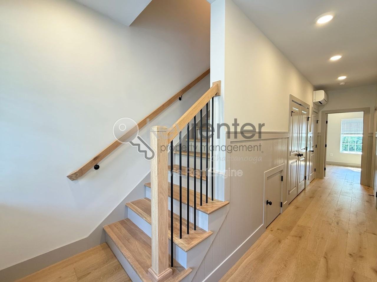 1072 Amelia Ct - Photo 2 of 27