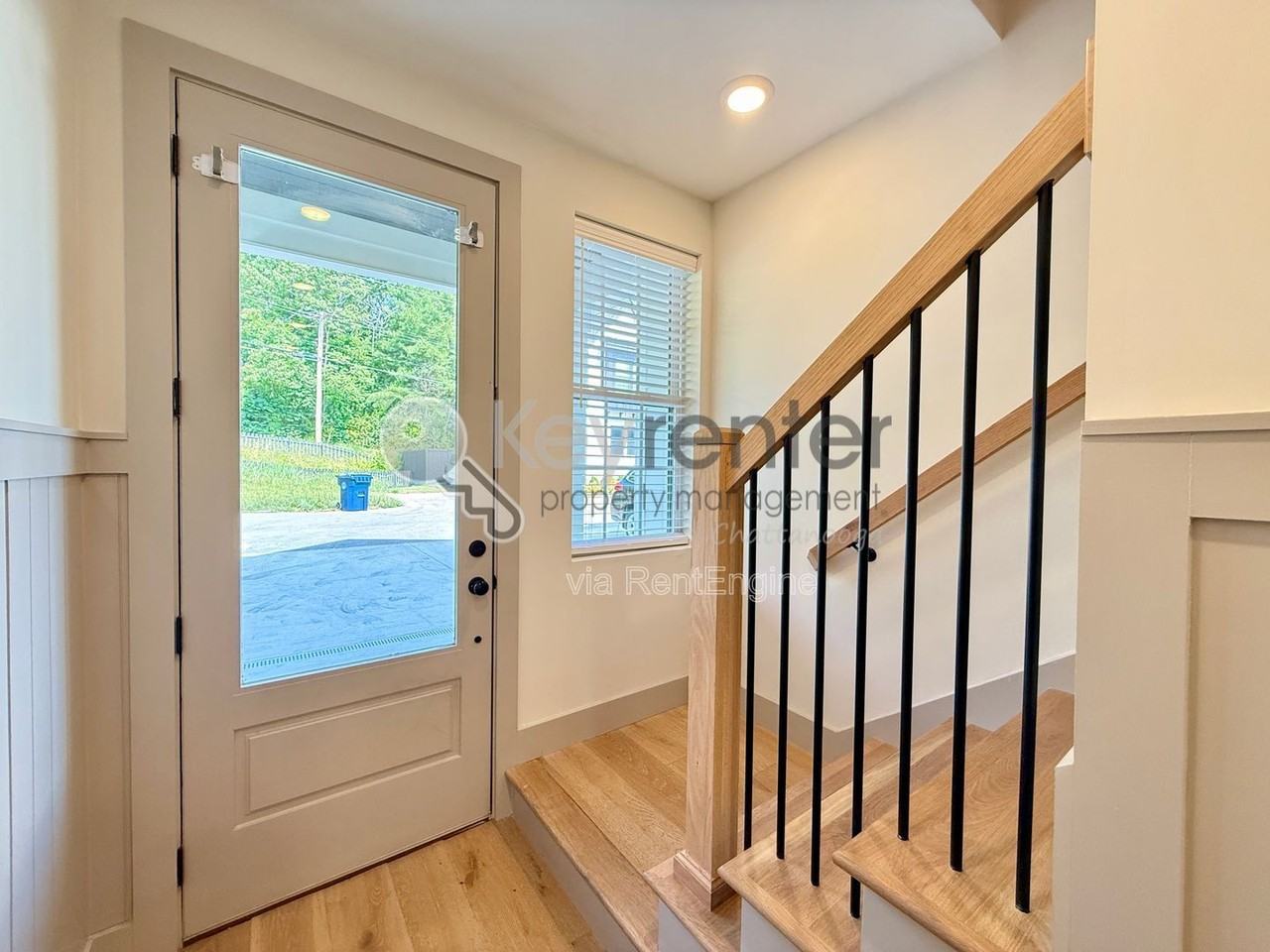 1072 Amelia Ct - Photo 3 of 27