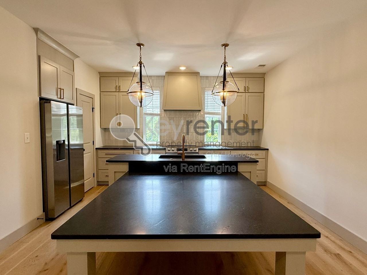 1072 Amelia Ct - Photo 4 of 27