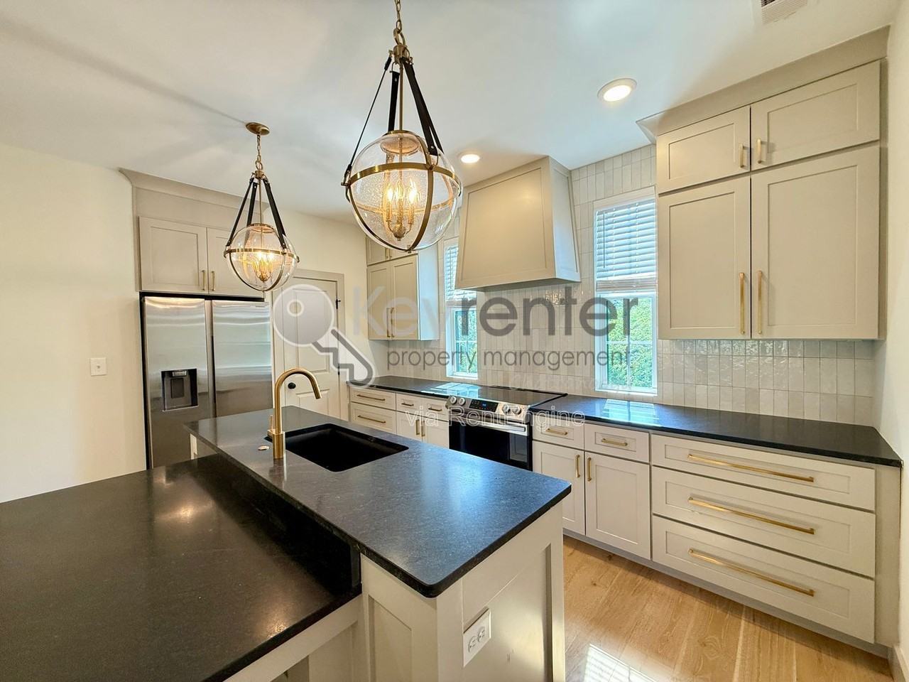 1072 Amelia Ct - Photo 7 of 27
