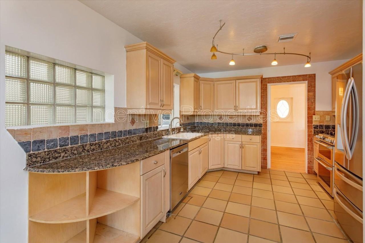 2916 Westchester Ave - Photo 2 of 16