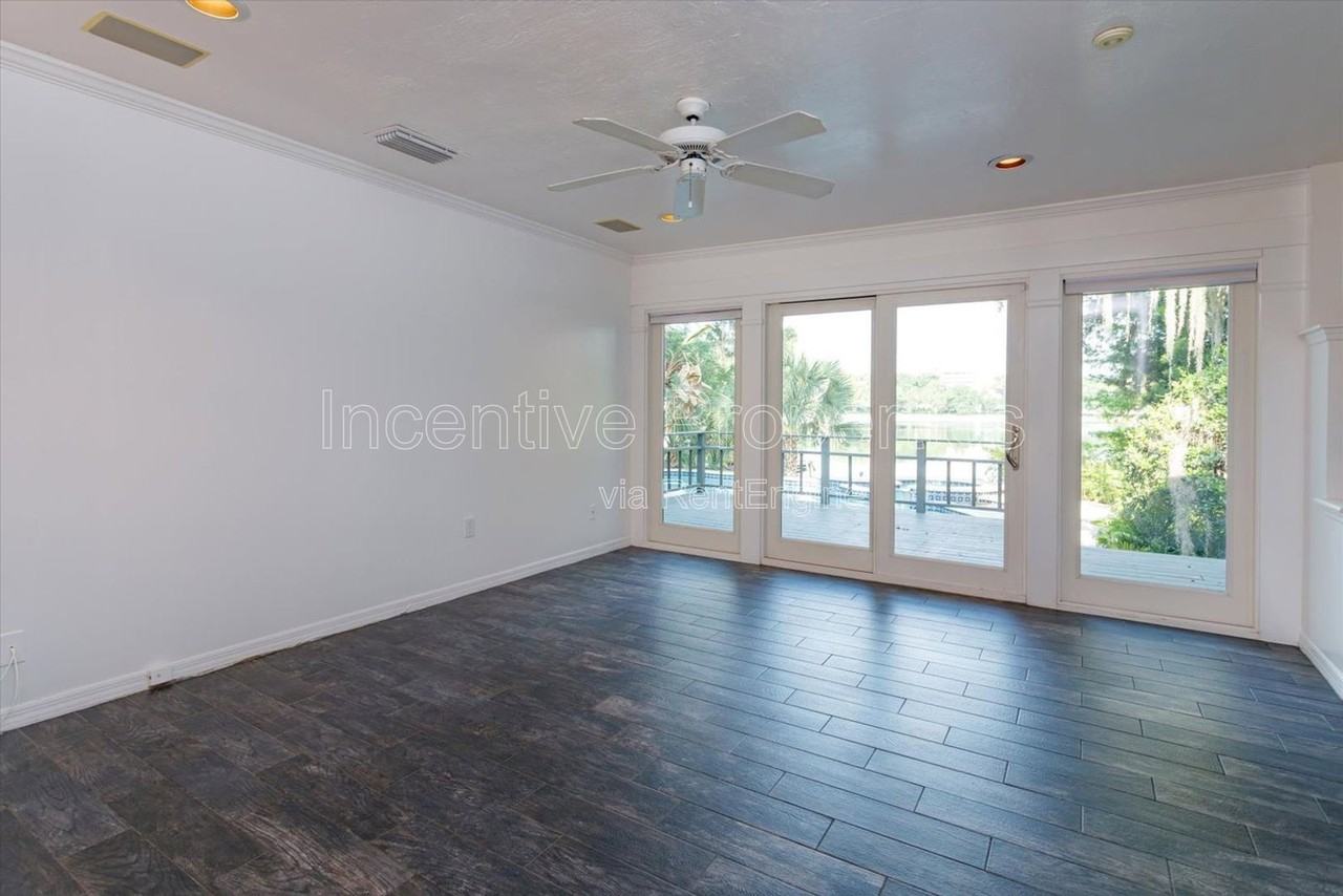 2916 Westchester Ave - Photo 4 of 16