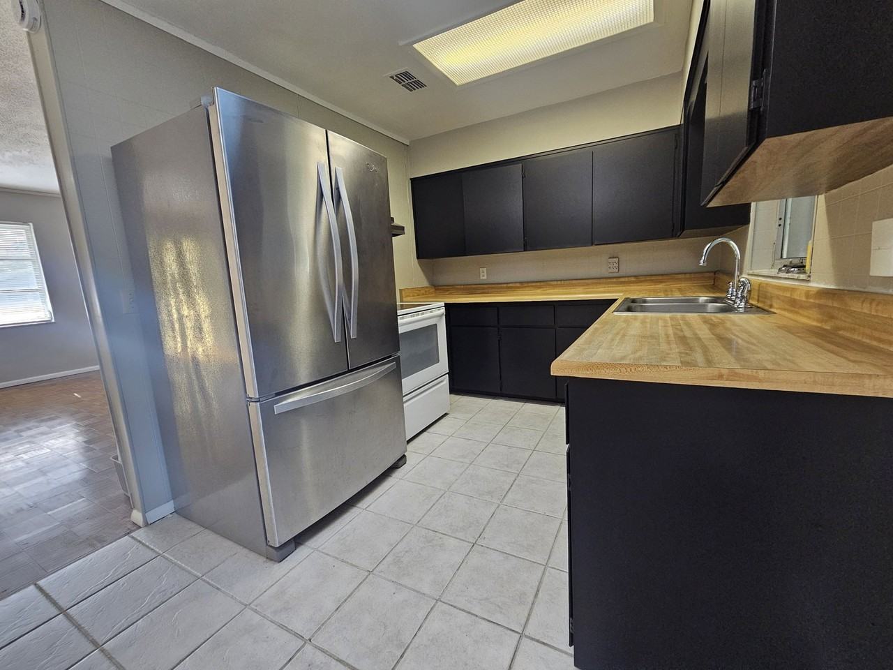 907 Hamilton St - Photo 4 of 16