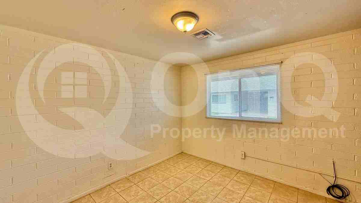 3122 E Hubbell St #B - Photo 2 of 21