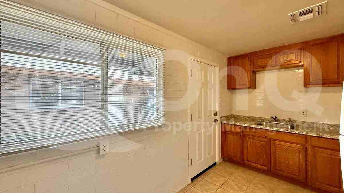 3122 E Hubbell St #B - Photo 5 of 21