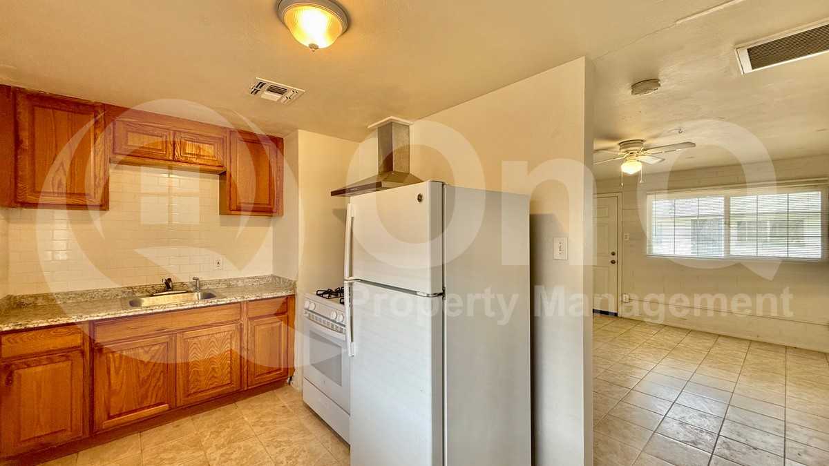 3122 E Hubbell St #B - Photo 7 of 21