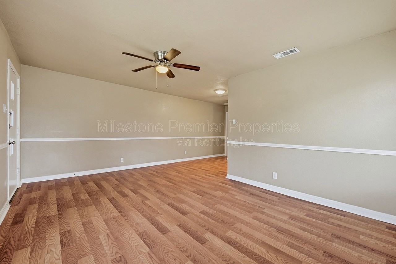 1701 W Elm St - Photo 4 of 20