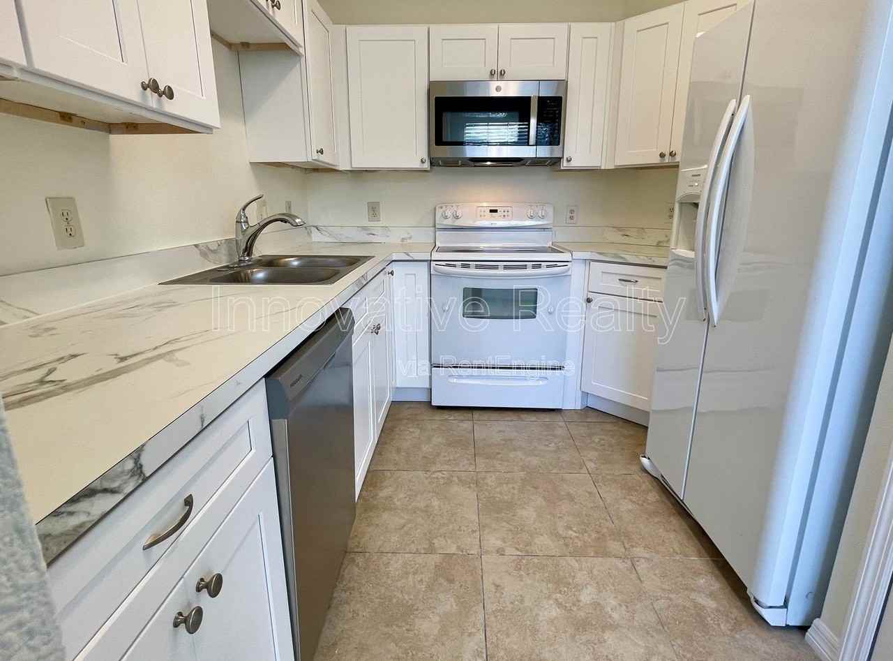 2482 Temple Grove Ln - Photo 5 of 20
