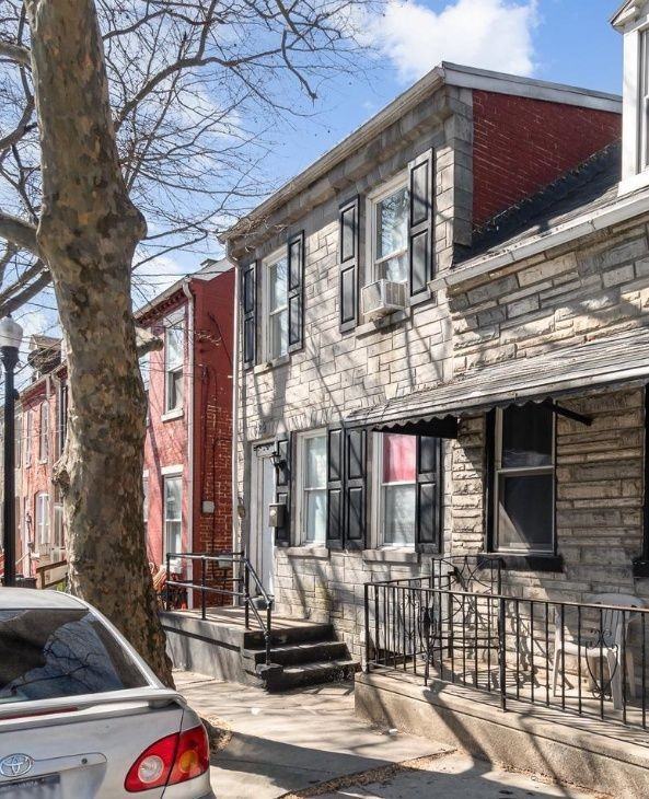 529 Manor St - Photo 2 of 13