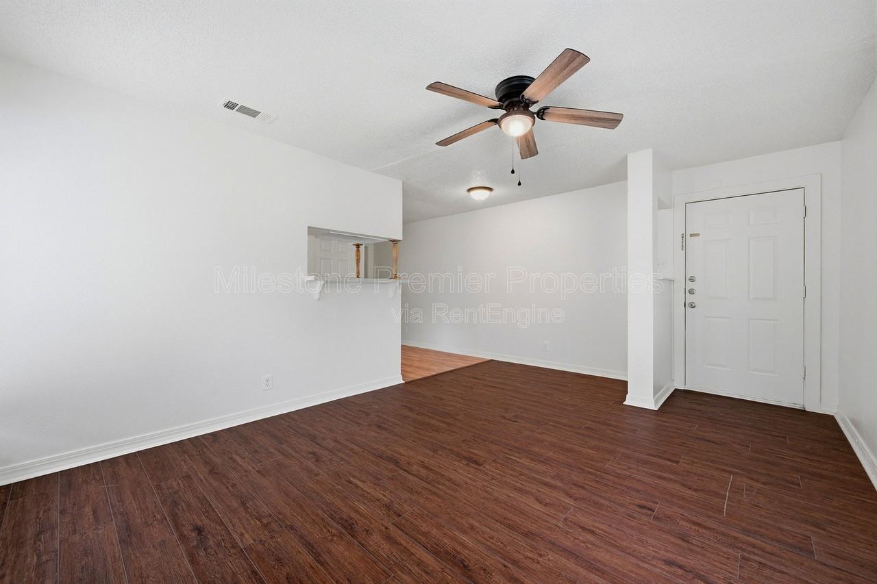 1703 W Elm St - Photo 5 of 18