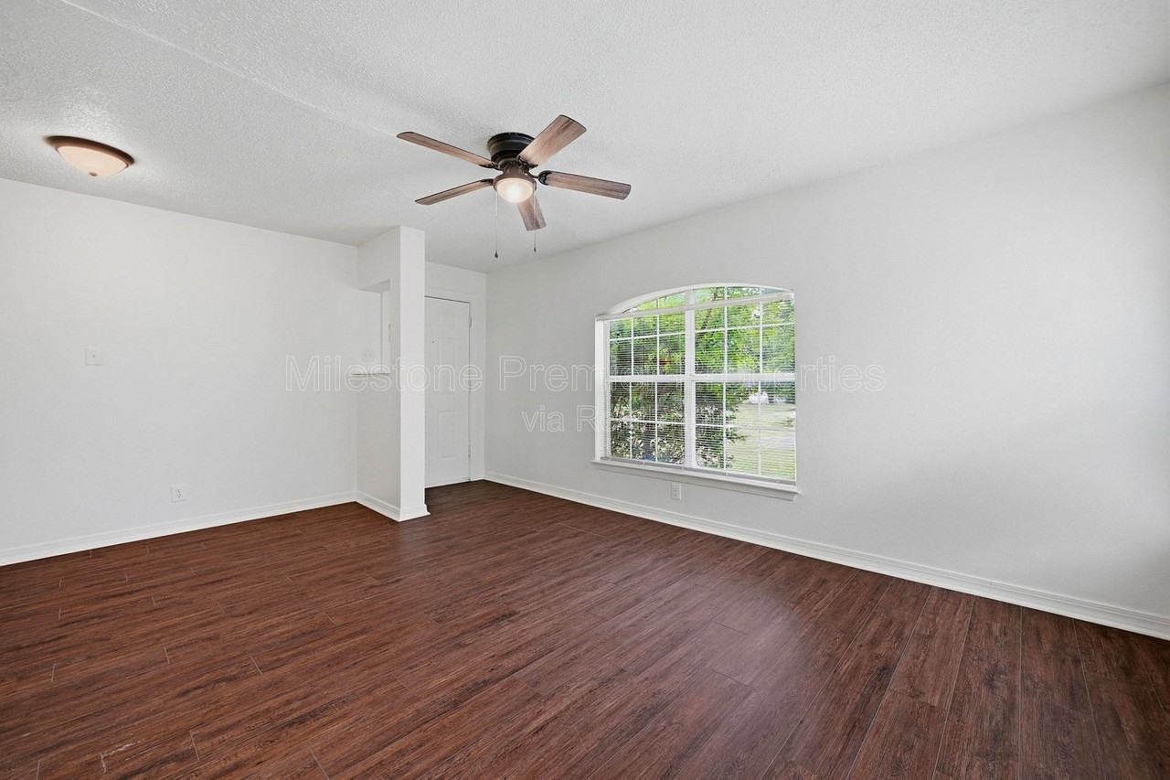 1703 W Elm St - Photo 6 of 18