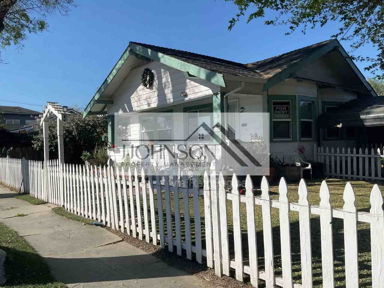 1143 Wall St - Photo 2 of 12