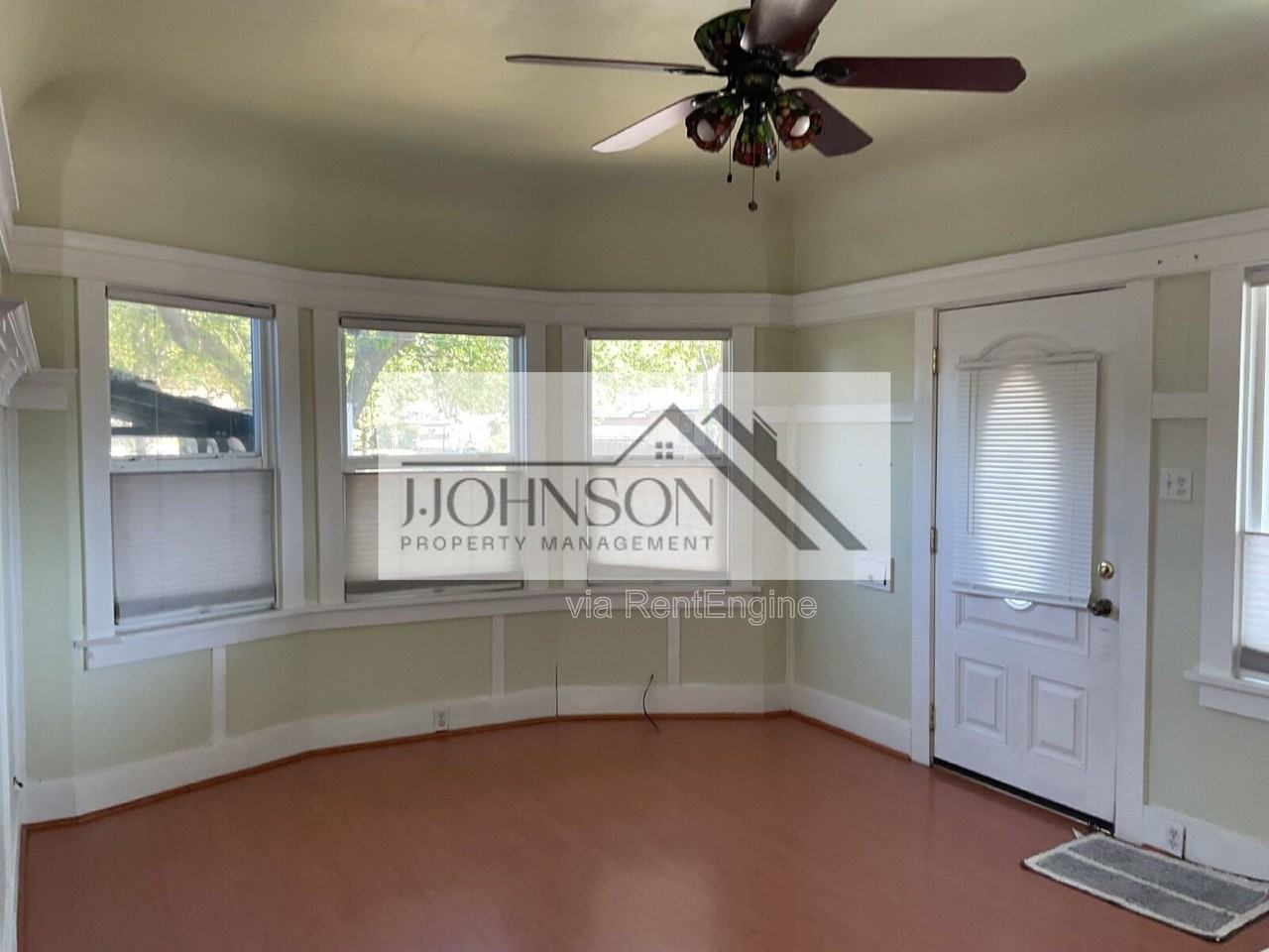 1143 Wall St - Photo 3 of 12