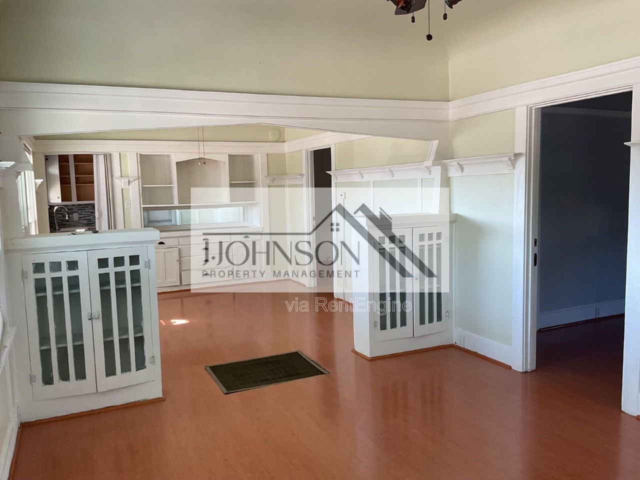 1143 Wall St - Photo 4 of 12